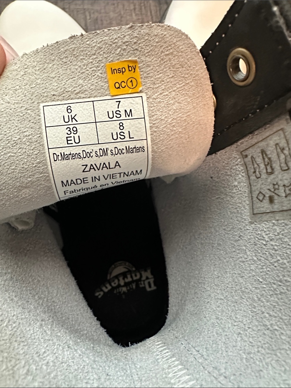 NWOB Dr. Martens White Lace-Up Combat Boots with Black Trim - Picture 4 of 8
